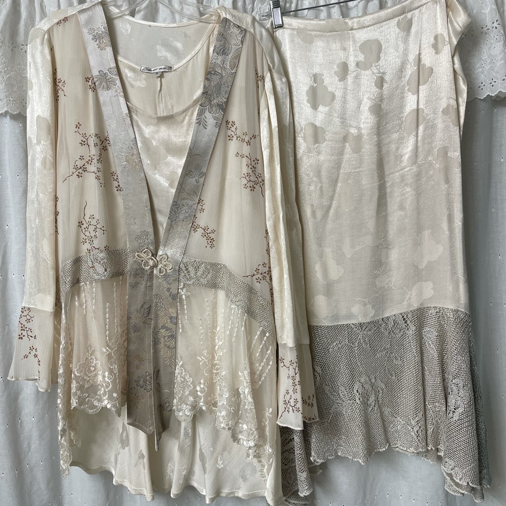 Ivory 3-piece jacquard formal dress
